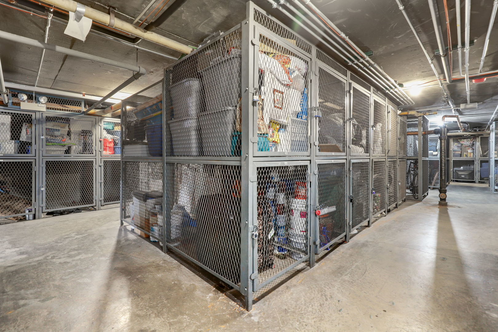 1455 N Sandburg Terrace Unit: 1006