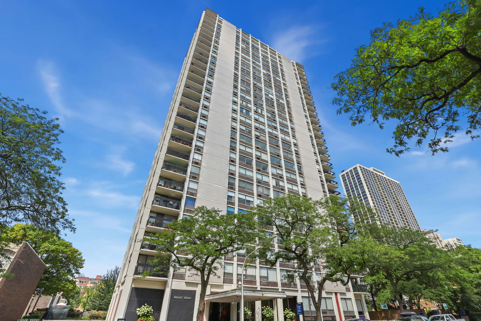 1455 N Sandburg Terrace Unit: 1006