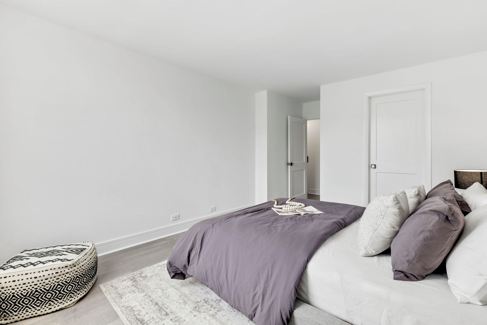 1455 N Sandburg Terrace Unit: 1006