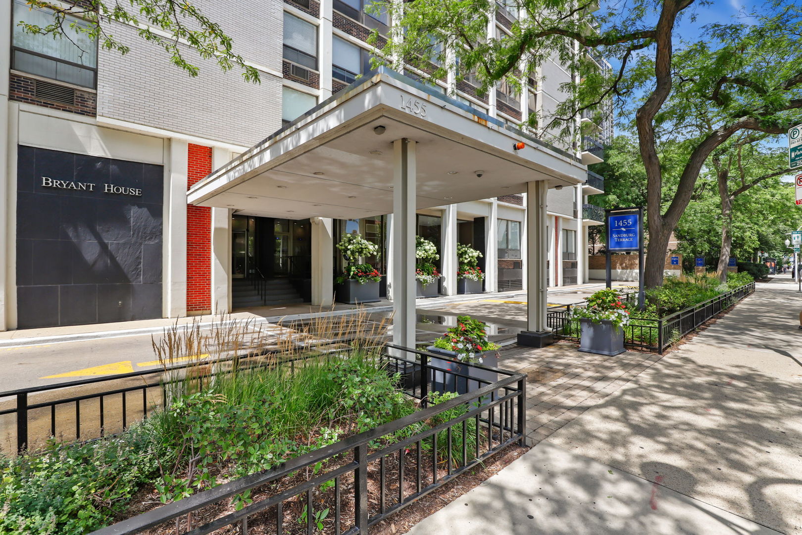 1455 N Sandburg Terrace Unit: 1006