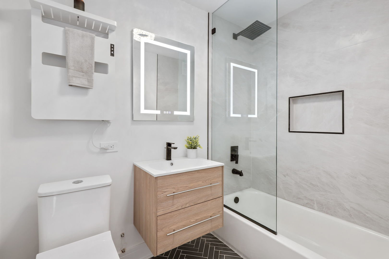 1455 N Sandburg Terrace Unit: 1006