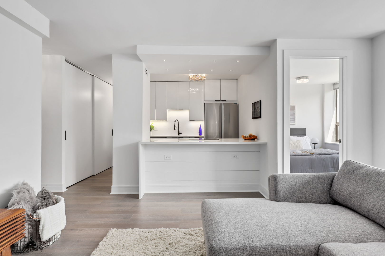 1455 N Sandburg Terrace Unit: 1006