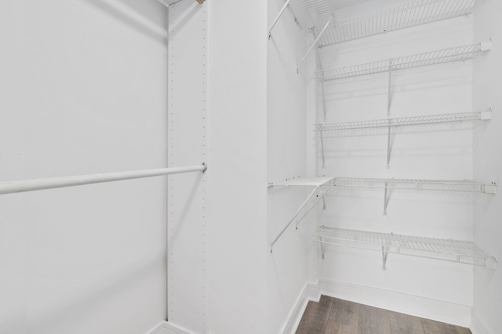 1455 N Sandburg Terrace Unit: 1006