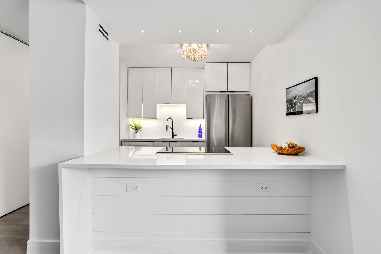 1455 N Sandburg Terrace Unit: 1006