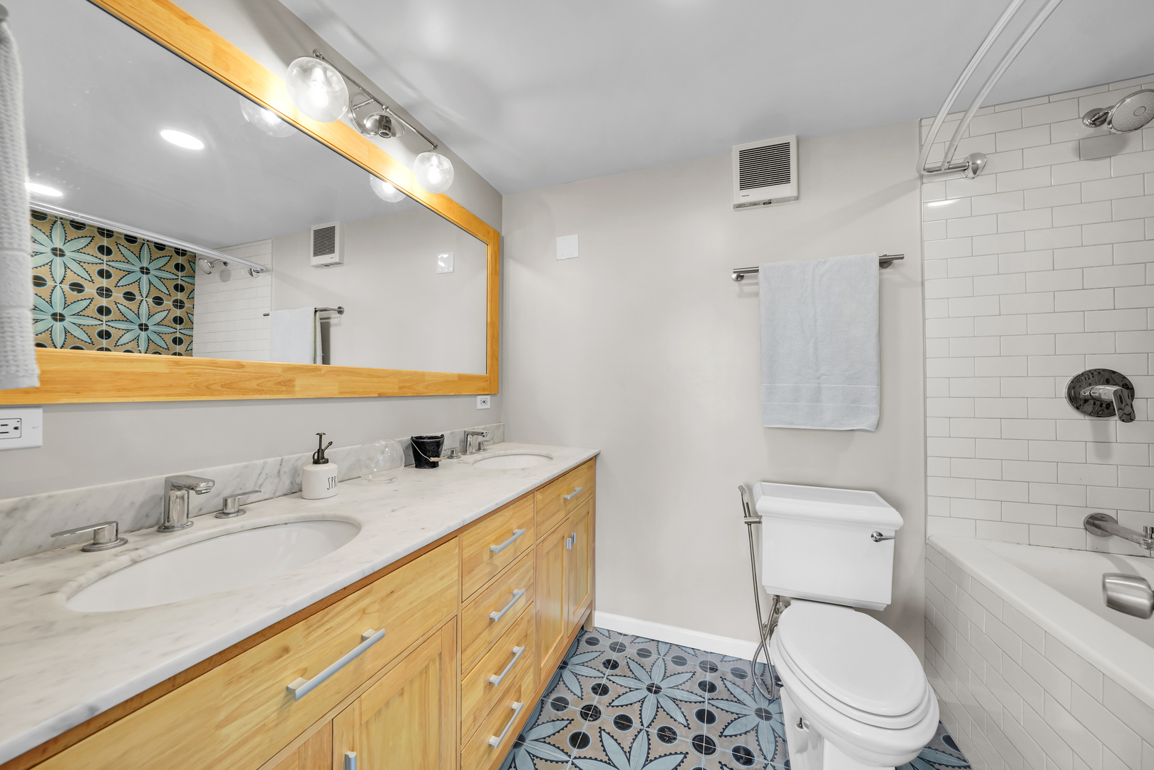 5733 N Sheridan Road Unit: 15C
