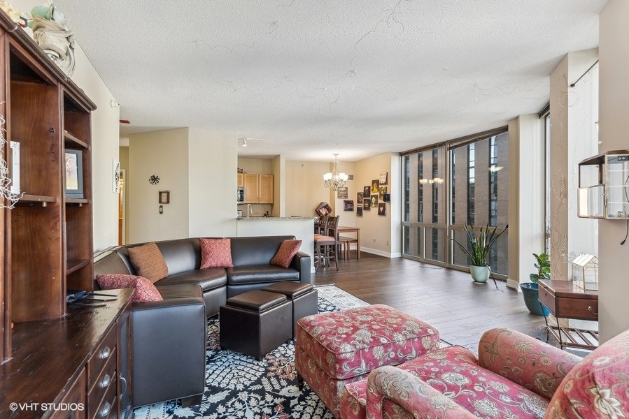 222 N COLUMBUS Drive Unit: 2808
