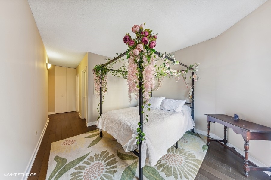 222 N COLUMBUS Drive Unit: 2808