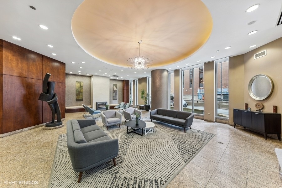 222 N COLUMBUS Drive Unit: 2808