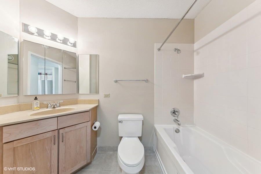 222 N COLUMBUS Drive Unit: 2808