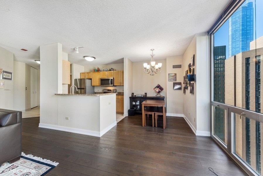 222 N COLUMBUS Drive Unit: 2808