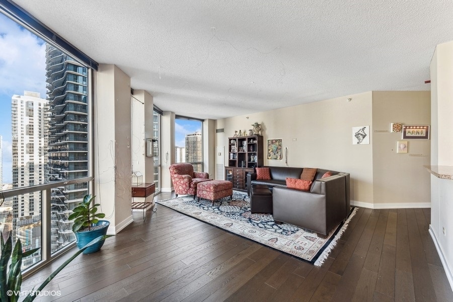 222 N COLUMBUS Drive Unit: 2808