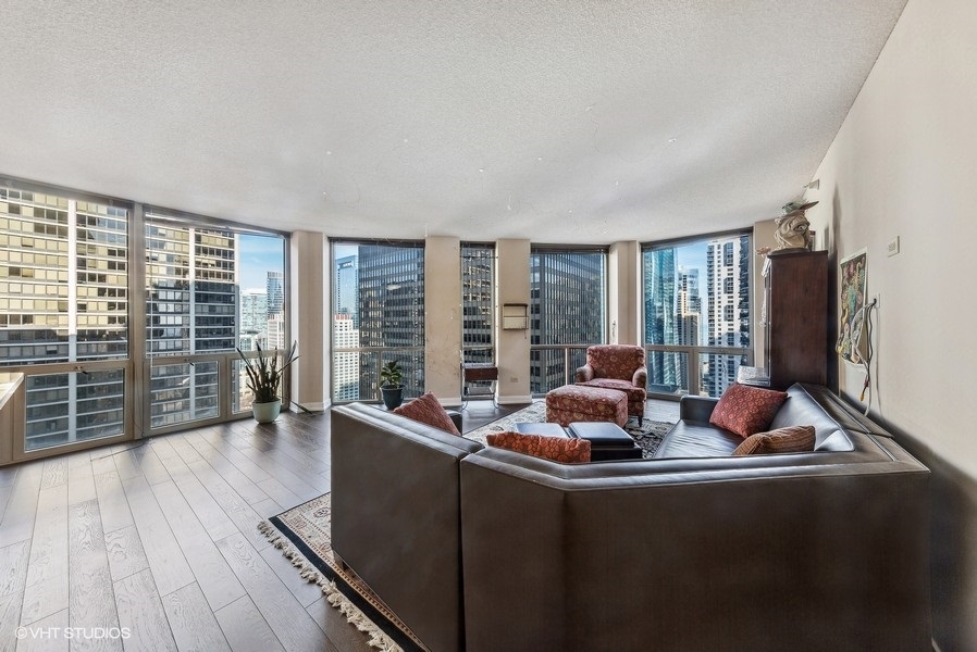 222 N COLUMBUS Drive Unit: 2808