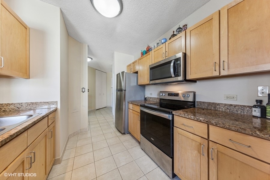 222 N COLUMBUS Drive Unit: 2808