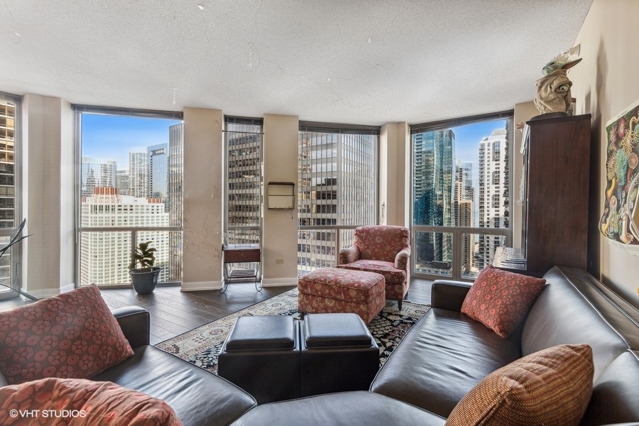 222 N COLUMBUS Drive Unit: 2808