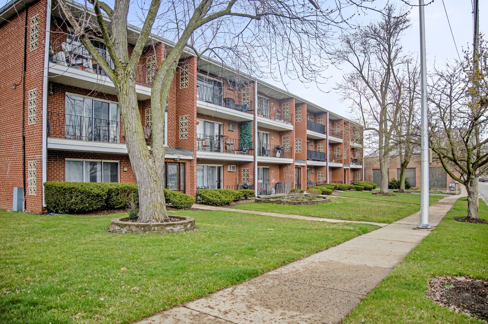 410 Crescent Boulevard Unit: 3B