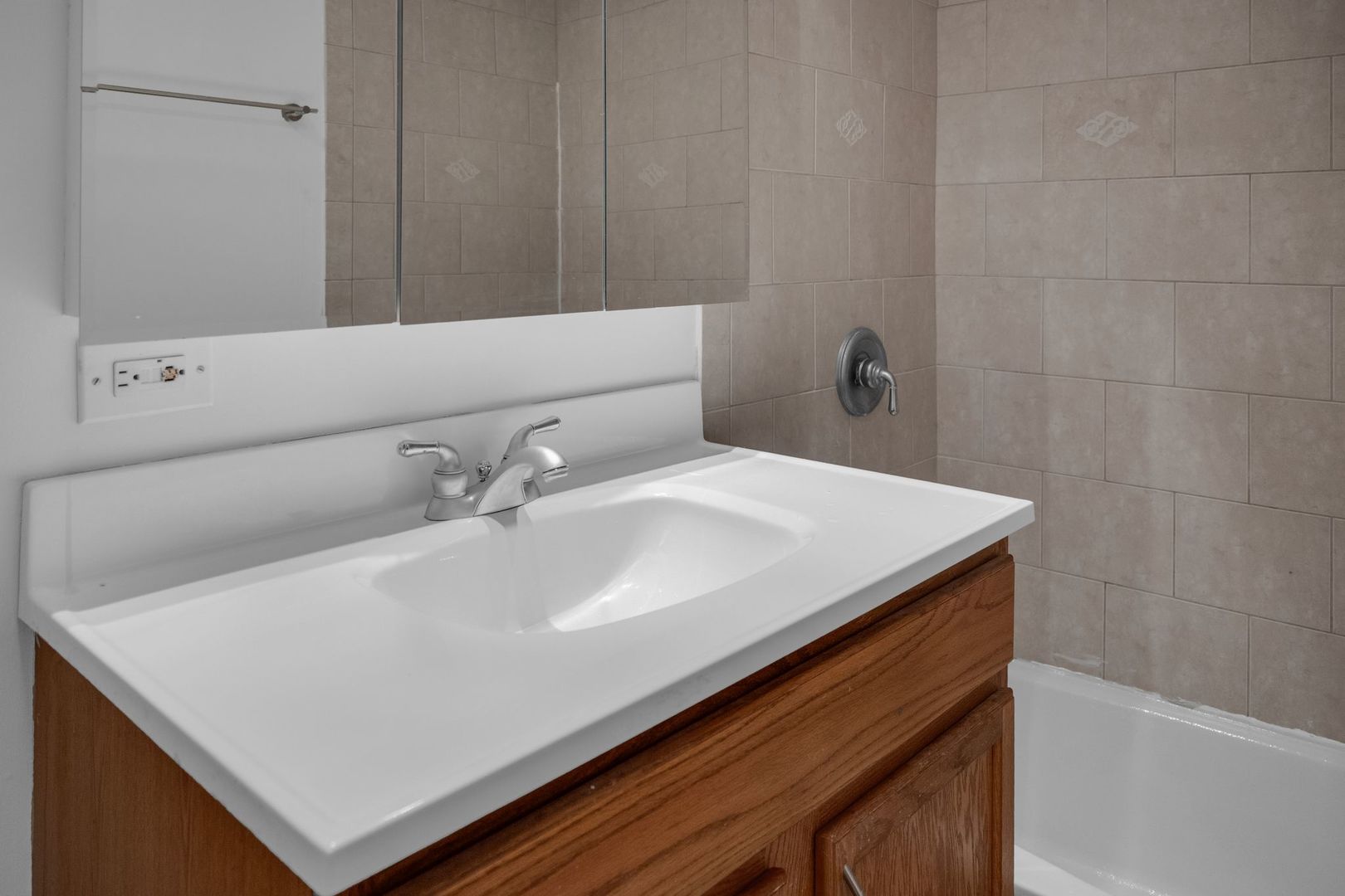 410 Crescent Boulevard Unit: 3B