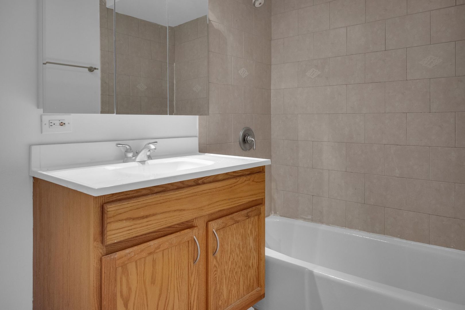 410 Crescent Boulevard Unit: 3B
