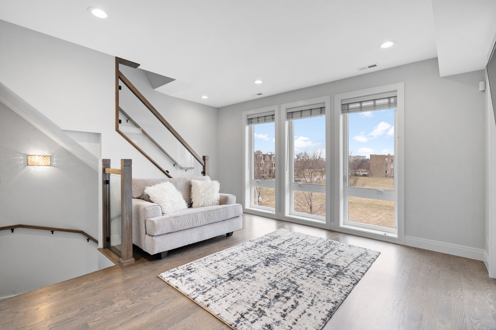 3901 S Lake Park Avenue