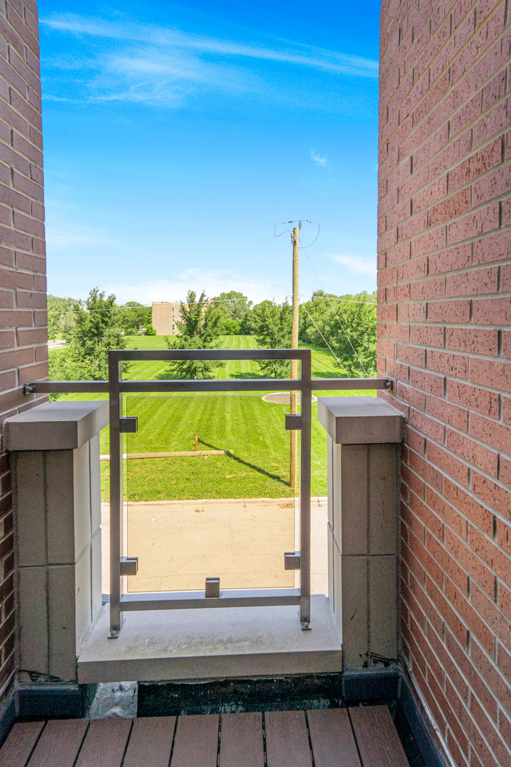 3901 S Lake Park Avenue