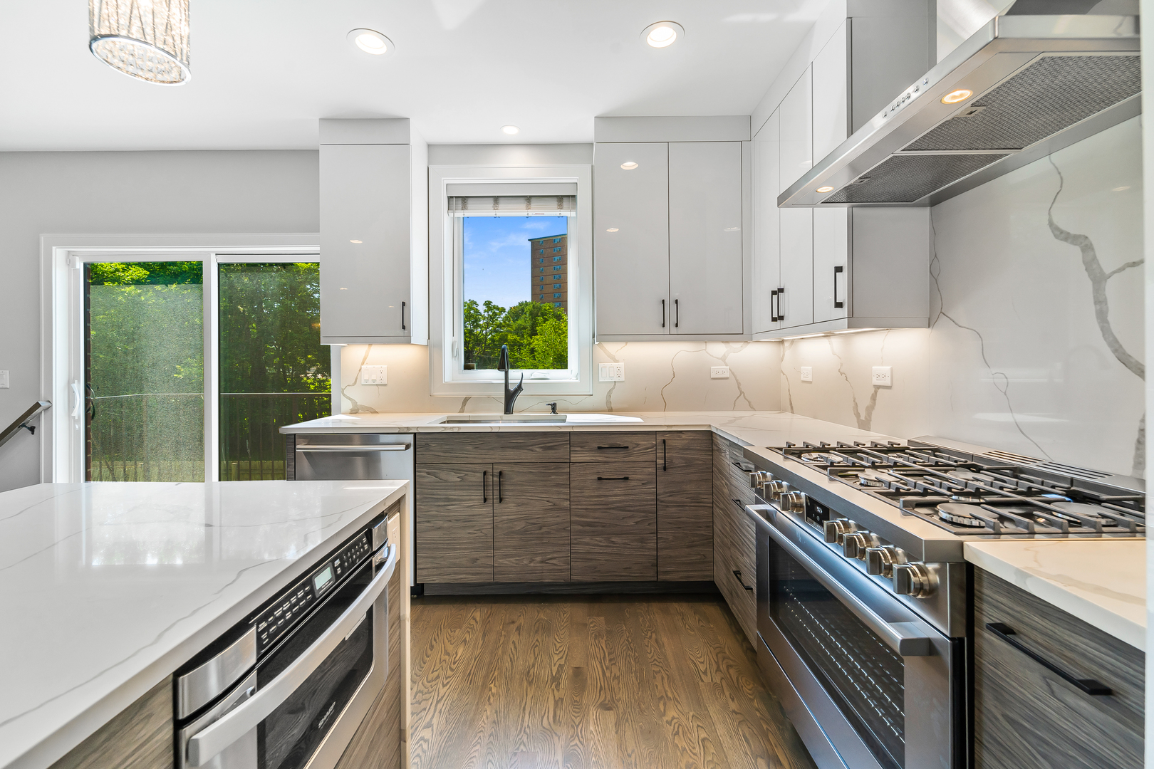 3901 S Lake Park Avenue