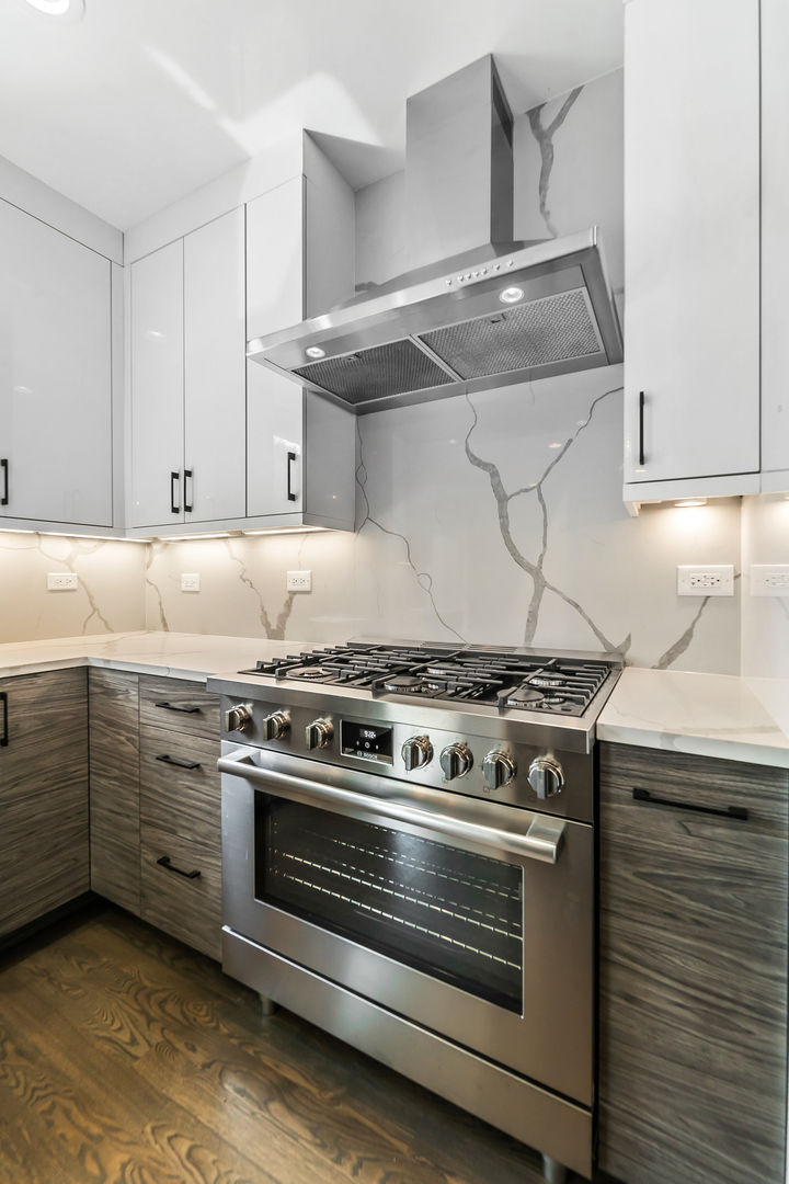 3901 S Lake Park Avenue