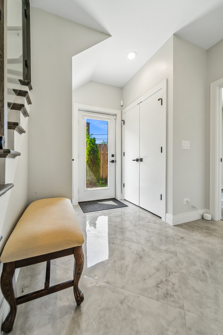 3901 S Lake Park Avenue