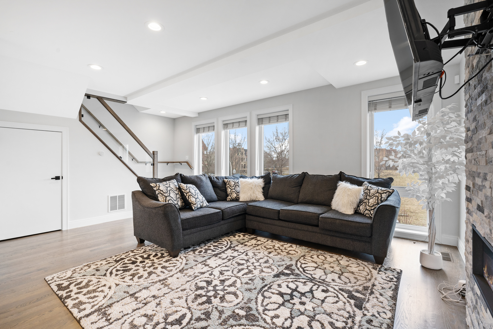 3901 S Lake Park Avenue