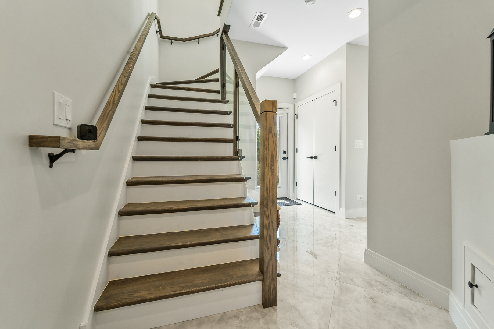 3901 S Lake Park Avenue