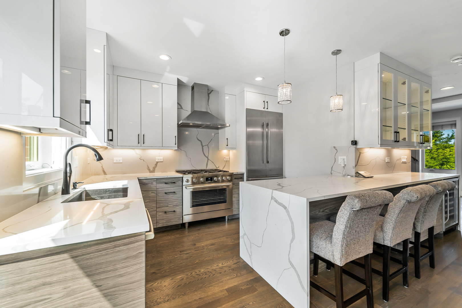 3901 S Lake Park Avenue