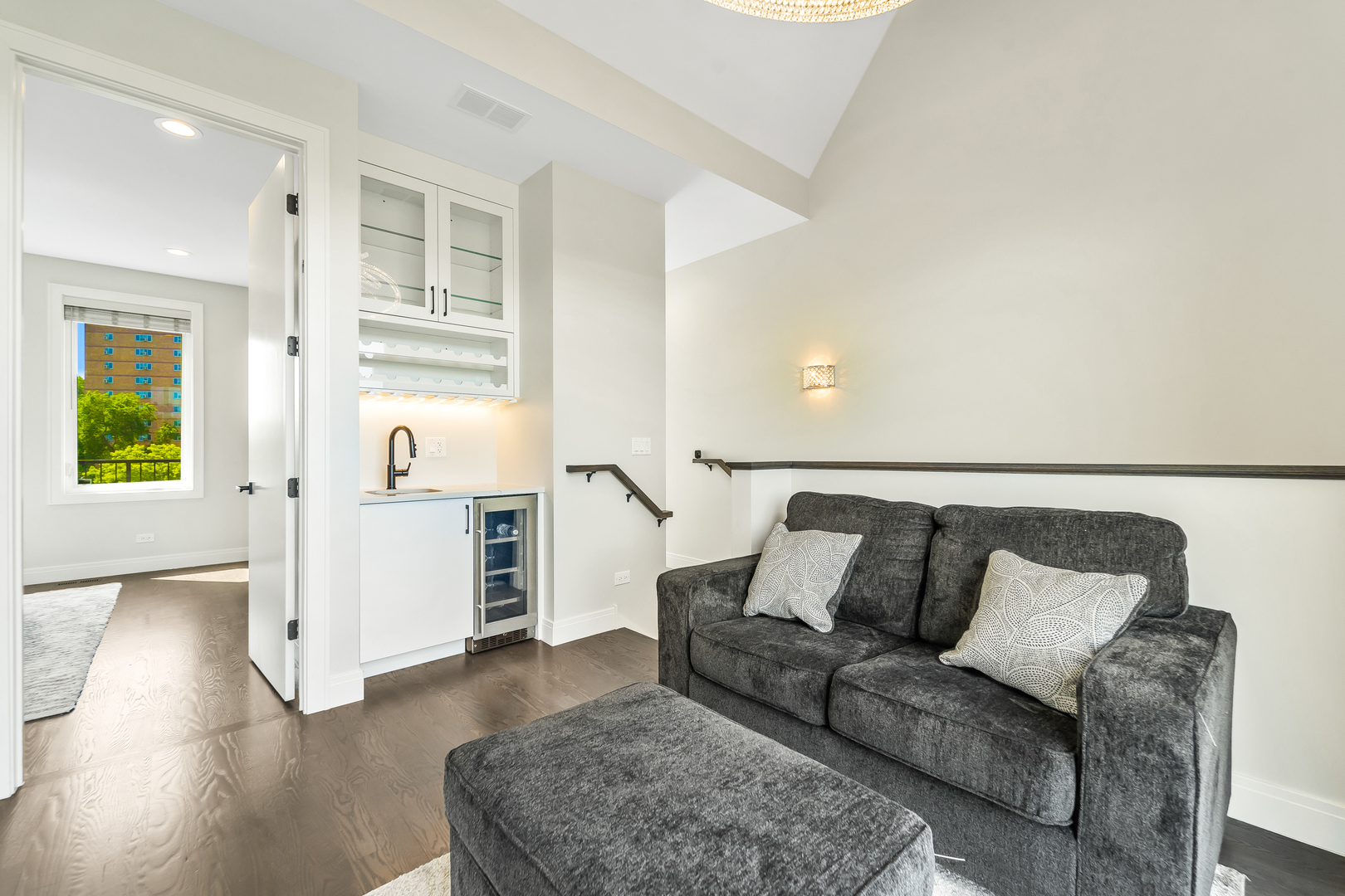 3901 S Lake Park Avenue