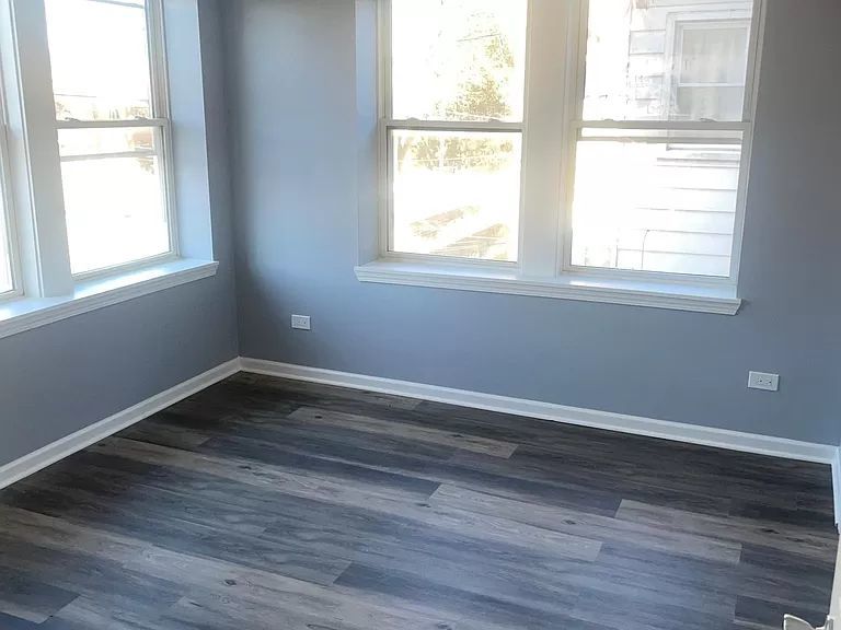 7450 N Artesian Avenue Unit: 3