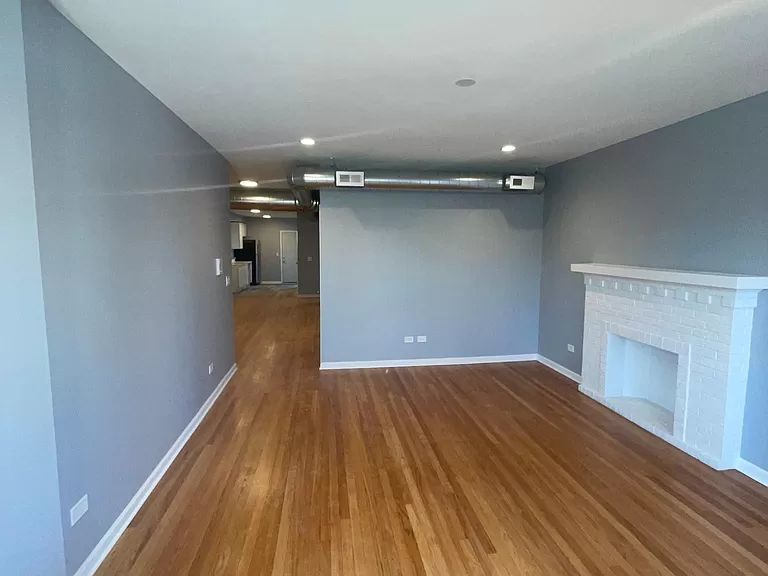 7450 N Artesian Avenue Unit: 3