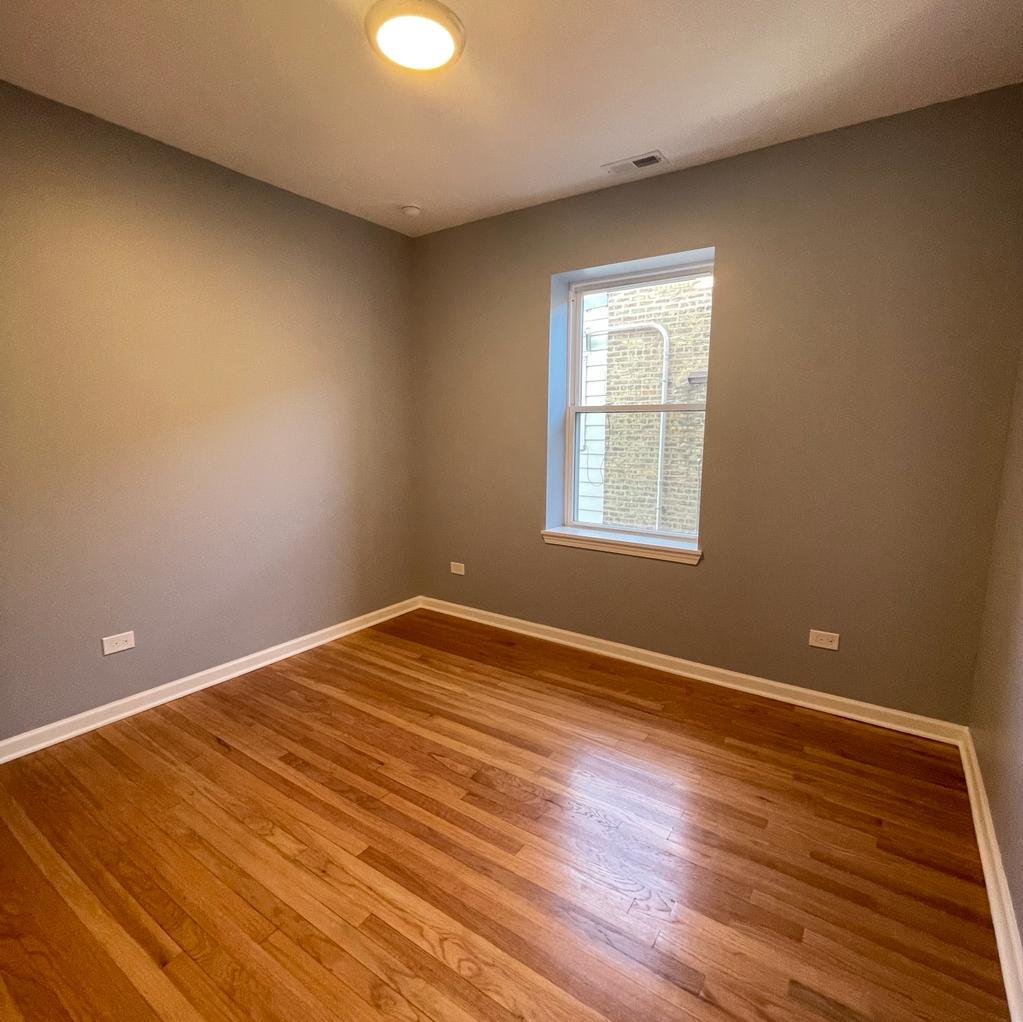 7450 N Artesian Avenue Unit: 3