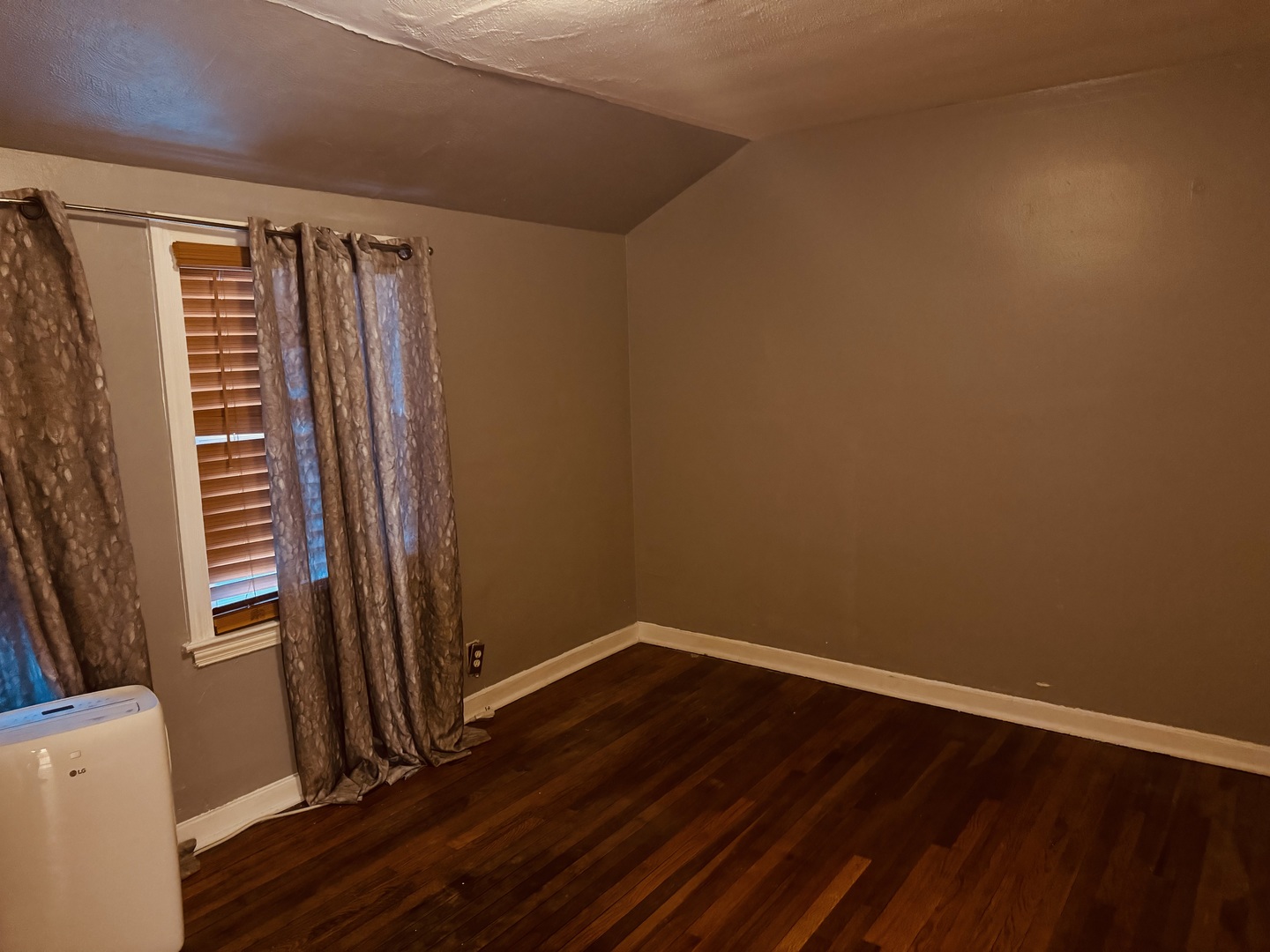 9741 S Hoxie Avenue Unit: 1