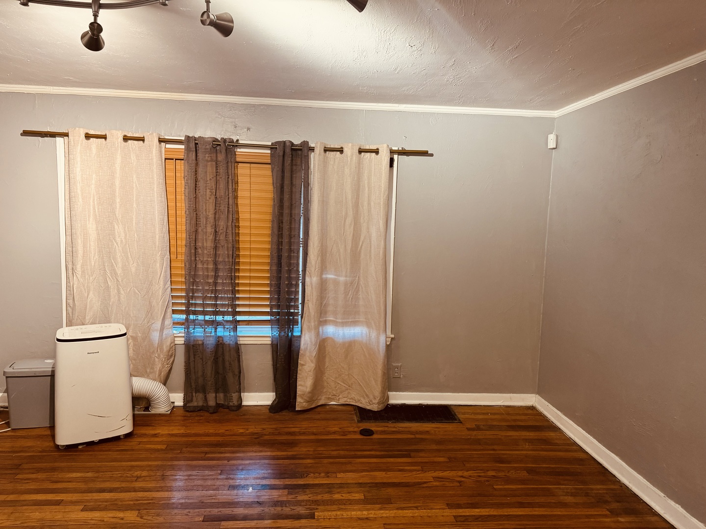 9741 S Hoxie Avenue Unit: 1