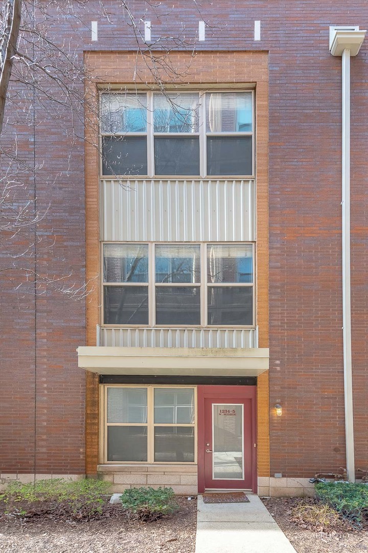 1234 W Monroe Street Unit: 5