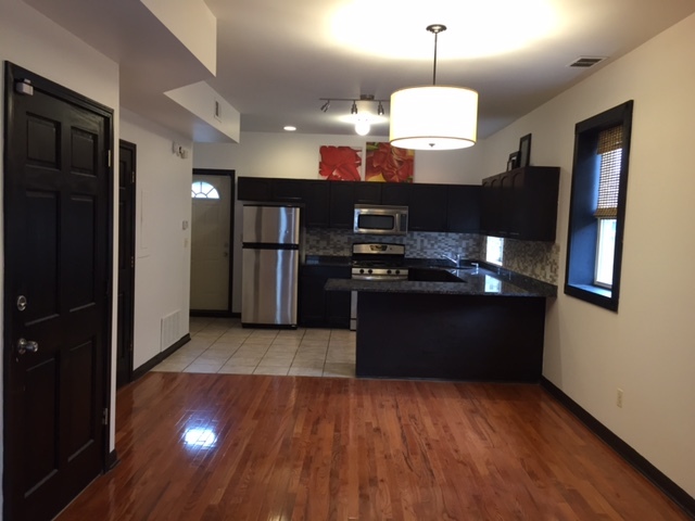 723 N Elizabeth Street Unit: 2