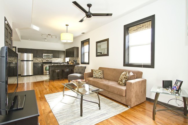 723 N Elizabeth Street Unit: 2