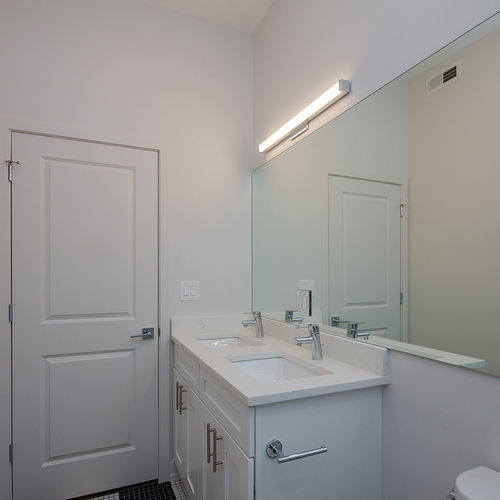 1008 W 18th Street Unit: 305