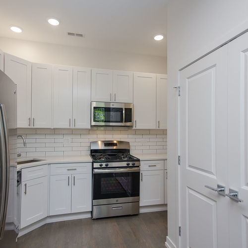 1008 W 18th Street Unit: 305