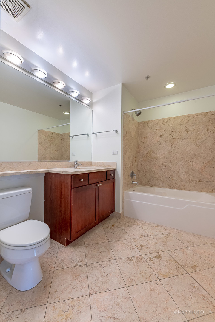200 N Jefferson Street Unit: 1507