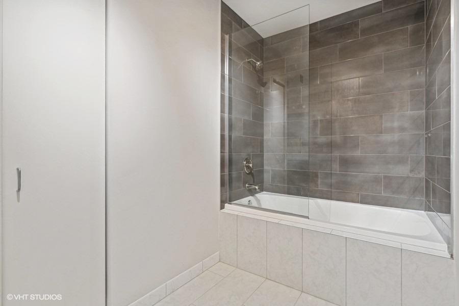 1160 S MICHIGAN Avenue Unit: 3105