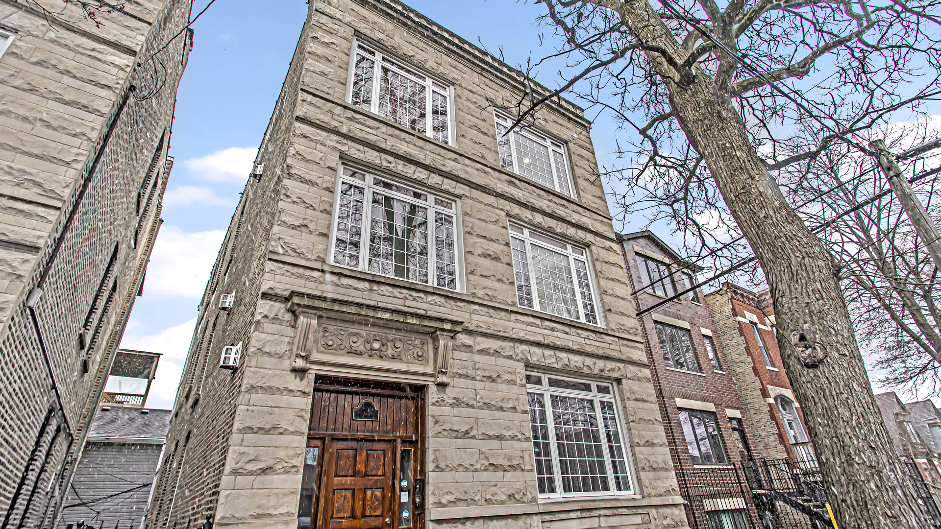 1013 S Claremont Avenue Unit: 3
