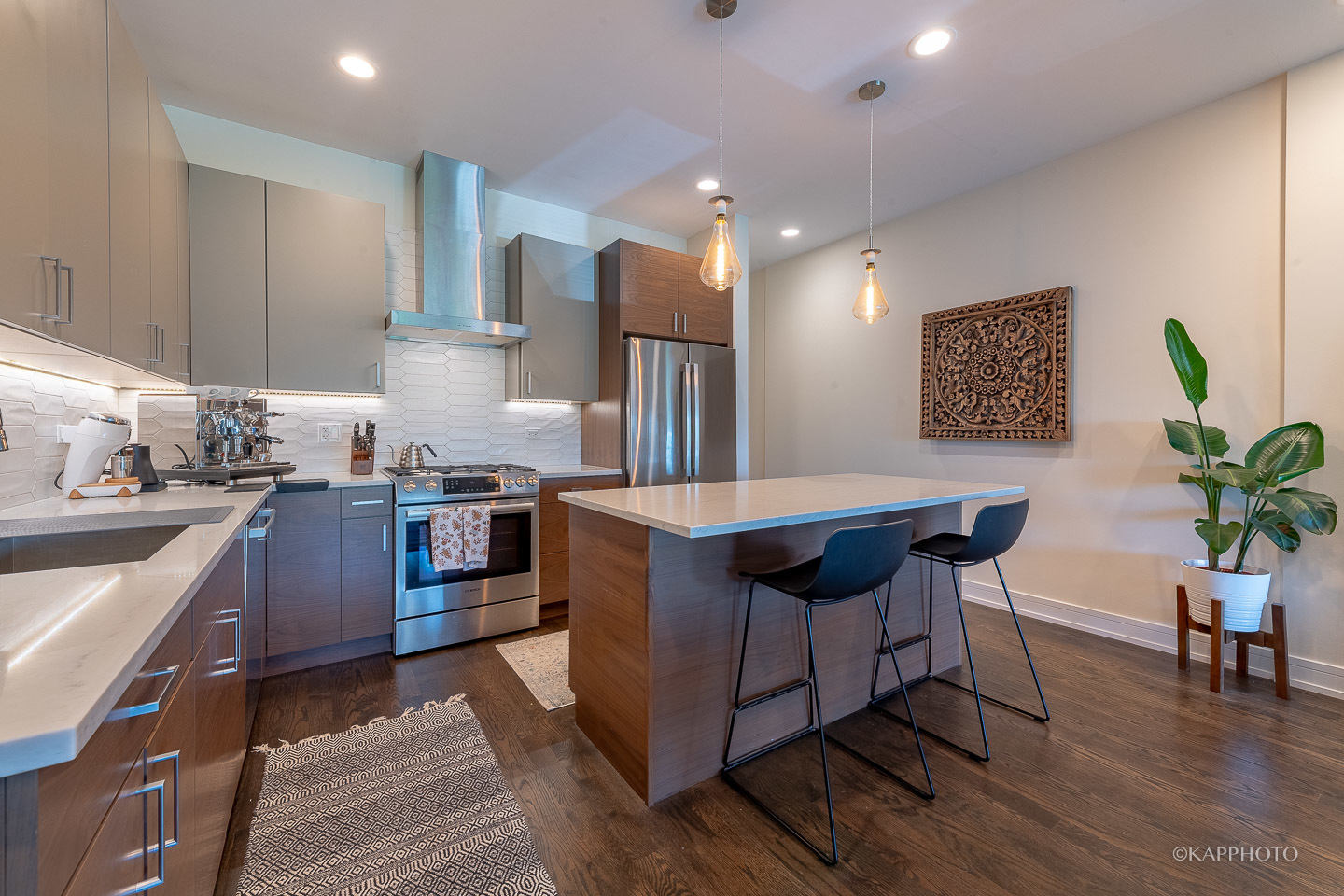 1217 N California Avenue Unit: 2