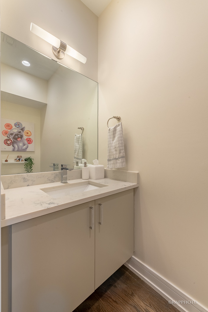 1217 N California Avenue Unit: 2