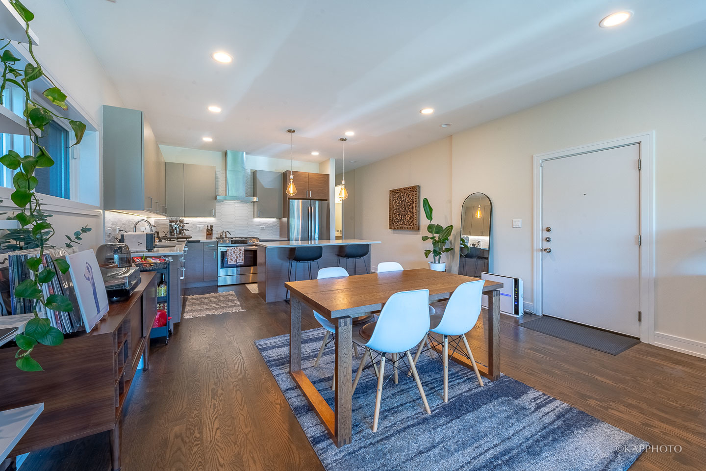 1217 N California Avenue Unit: 2