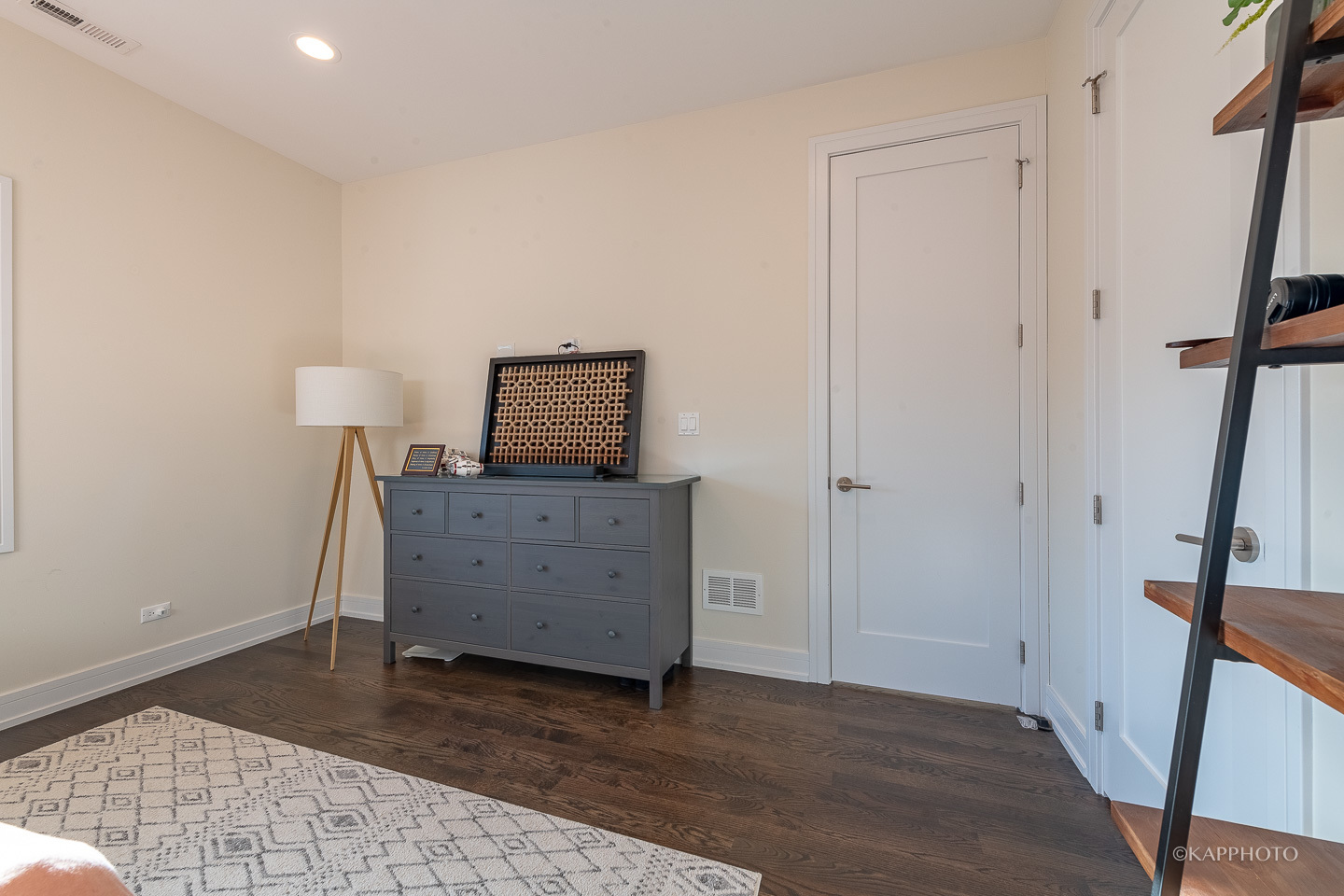 1217 N California Avenue Unit: 2