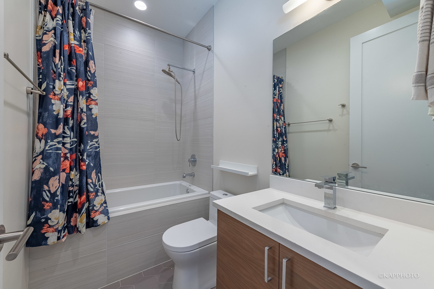 1217 N California Avenue Unit: 2