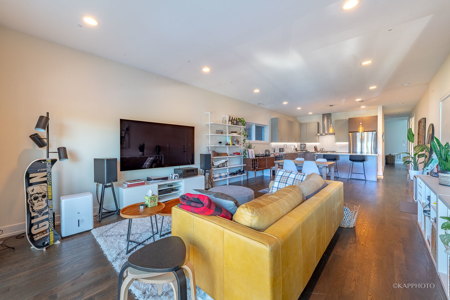 1217 N California Avenue Unit: 2