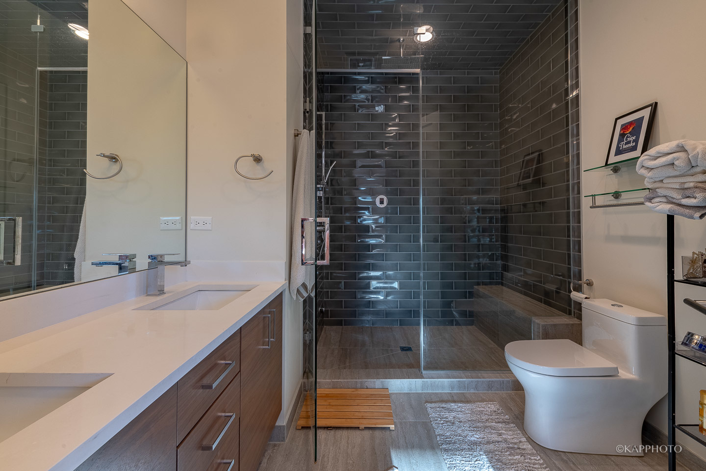 1217 N California Avenue Unit: 2